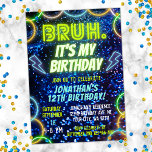 Bruh Neon Glow Blue Green Funny Boy Birthday Einladung<br><div class="desc">Die Einführung unserer "Bruh. Es ist mein Geburtstag?" Jungs Einladungen zum Geburtstag - die ultimative Wahl für eine unvergessliche und elektrisierende Geburtstagsparty! Treten Sie ein in eine Welt mit lebhaften Farben und Neonleuchten, die sofort den Ton für ein episches Fest Set. Unsere Einladungen zeichnen sich durch ein faszinierendes Neonleuchten-Design aus,...</div>