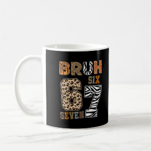 Bruh Six Seven 67 Meme Wildtierdruck Streetwear Kaffeetasse