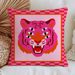 Brüllender Tiger auf kariertem Muster Funky Pink Kissen