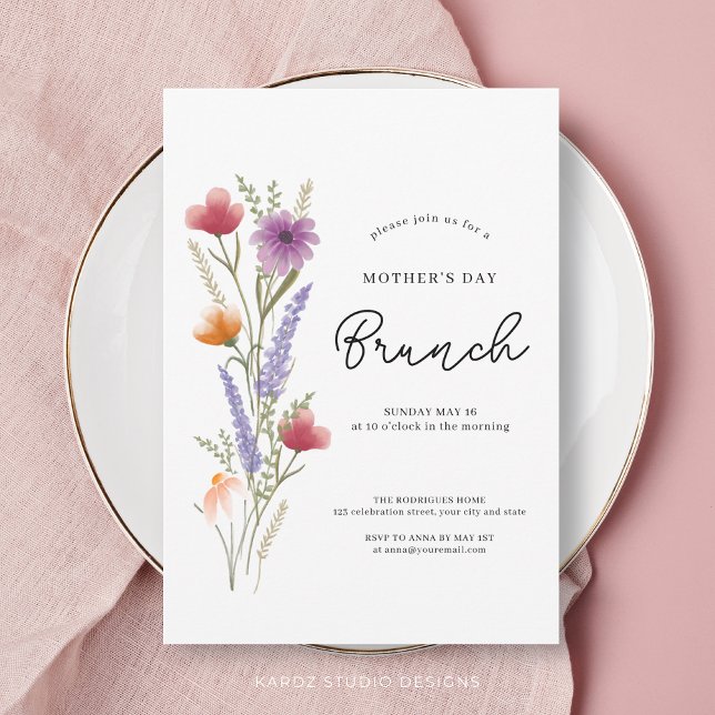 Brunch der einfachen Blumenmütter-Wildblume Einladung (This brunch invitation is shown in a 5x7 in. size with square corners. Personalize for Mothers Day.)