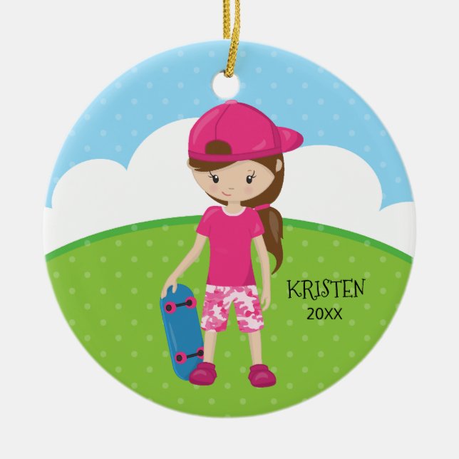 Brünettes Skateboard-Mädchen-personalisiertes Keramik Ornament (Vorne)