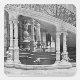Brunnen unter der Treppe des Hoteldes Quadratischer Aufkleber