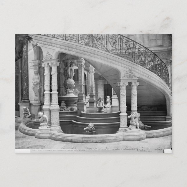 Brunnen unter der Treppe des Hotels de Postkarte (Vorderseite)