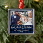 Brush Script Blue Kariert Wedding First Christmas Ornament Aus Metall<br><div class="desc">Moderne Pinselschrift,  rustikales Blau Kariert Unser erstes Weihnachtsgeschenk Foto Ornament</div>