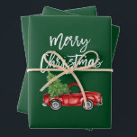 Brush Script Christmas Red Truck Green Geschenkpapier Set<br><div class="desc">Modern Brush Script Wasserfarbe Vintager roter LKW mit Weihnachtsbaum - Grünes Umschlagpapier</div>