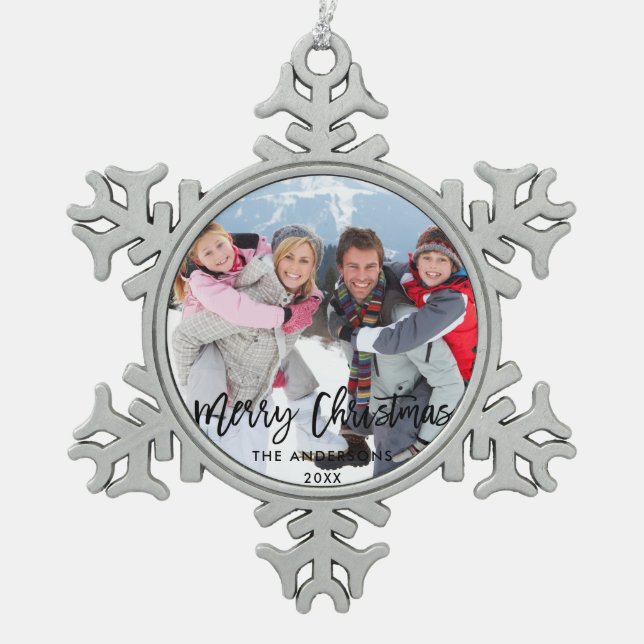 Brush Script Family Foto Frohe Weihnachten Schneeflocken Zinn-Ornament (Vorderseite)