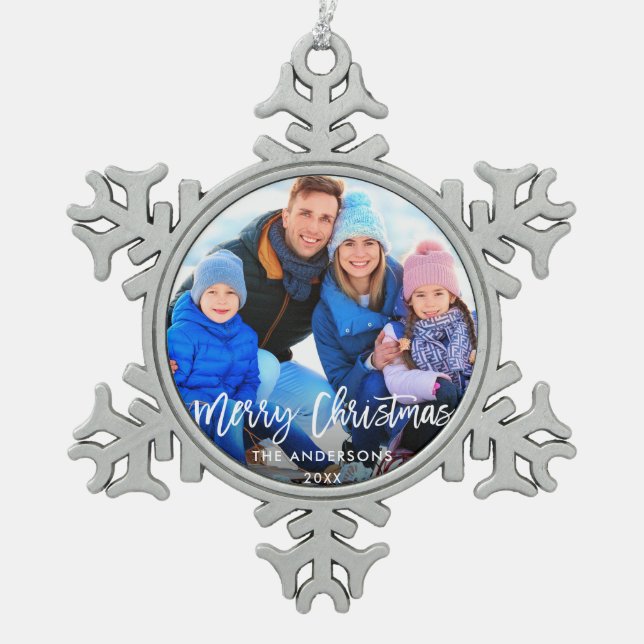 Brush Script Frohe Weihnachtsfamilie Foto Schneeflocken Zinn-Ornament (Vorderseite)