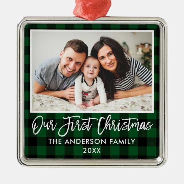 Brush Script Green Kariert Family Erster Weihnacht Ornament Aus Metall (Vorne)