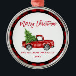 Brush Script Karierter Vintager LKW Runde Ornament Aus Metall<br><div class="desc">Modern Brush Script Wasserfarbe Vintager Truck mit Weihnachtsbaum - Frohe Weihnachtsschmuck - Rot Kariert</div>
