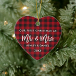 Brush Script Red Kariert First Christmas Mr. Mrs. Keramik Ornament<br><div class="desc">Moderne Pinselschrift,  Kariert Red Buffalo,  Unsere ersten Weihnachten als Mr. und Mrs. Heart Ornament</div>