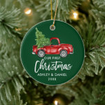 Brush Script Red Truck Erste Weihnachtsgrün Keramik Ornament<br><div class="desc">Modern Red Brush Script Erste Weihnachtsfeier Vintager Red Truck mit Weihnachtsbaum Ornament</div>