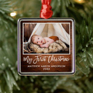 Brush Script Rustic Wood Baby Erstes Weihnachten Ornament Aus Metall