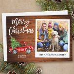 Brush Script Truck Instant Foto Wohnen Weihnachten<br><div class="desc">Modernes Pinselskript,  Vintager Wasserfarbener Truck mit Weihnachtsbaum,  Sofortkamera Foto Frohe Weihnachtskarte - Rustikales Holz</div>