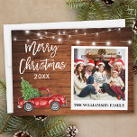 Brush Script Truck Wood Vintages Foto Weihnachten<br><div class="desc">Modernes Pinselskript,  Vintager Wasserfarbenroter LKW mit Weihnachtsbaum,  Sofortkamera-Stil Foto Frohe Weihnachtskarte - Rustikales Holz und Streichlichter</div>