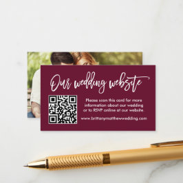 Brush Script Wedding Website QR Foto Burgundy Begleitkarte