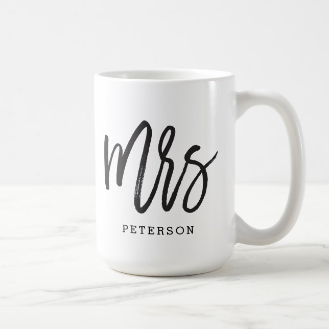 Brushed Calligraphy Mrs Wedding Bride Tasse (Rechts)