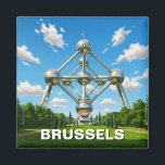 Brüssel Belgien Atomium Travel Magnet<br><div class="desc">Das Atomium, eine der berühmtesten belgischen Sehenswürdigkeiten, ist eine auffallende architektonische Struktur in Brüssel. Das Atomium wurde ursprünglich für die Weltausstellung Brüssel 1958 (Expo 58) gebaut und von Ingenieur André Waterkeyn und den Architekten André und Jean Polak entworfen. Die Struktur repräsentiert einen 165-Milliarden-mal vergrößerten Eisen-Kristall, der den wissenschaftlichen Fortschritt und...</div>