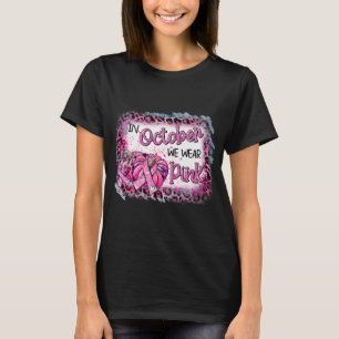 Brustkrebs-Bewusstsein im Oktober tragen wir rosa  T-Shirt