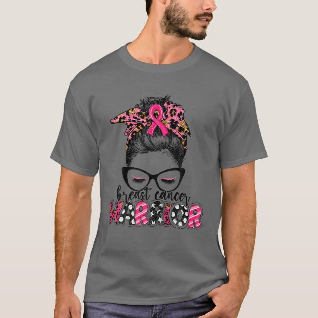 Brustkrebs-Krieger Leopard-Messy Bun Brust kann T-Shirt (Vorderseite)
