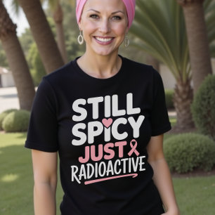 Brustkrebs-Überlebende kämpfen gegen den rosafarbe T-Shirt