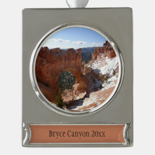 Bryce Canyon Natural Bridge Snowy Landscape Foto Banner-Ornament Silber