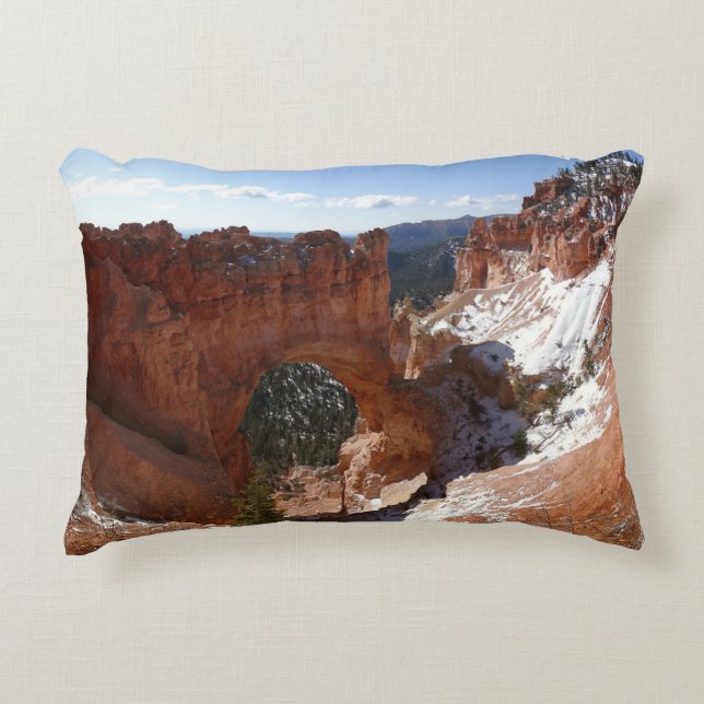 Bryce Canyon Natural Bridge Snowy Landscape Foto Dekokissen (Vorderseite)