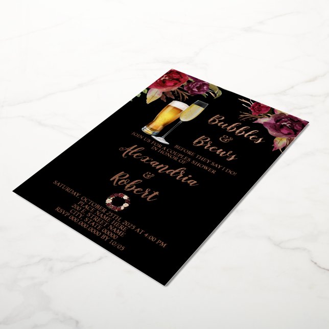 Bubbles & Brews Paare Polterabend Rose Gold Folieneinladung (Gedreht)