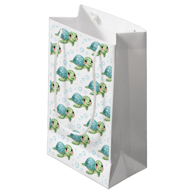 Bubbles & Fins Children's Birthday Turtle Kleine Geschenktüte (Vorderseite Schrägansicht)