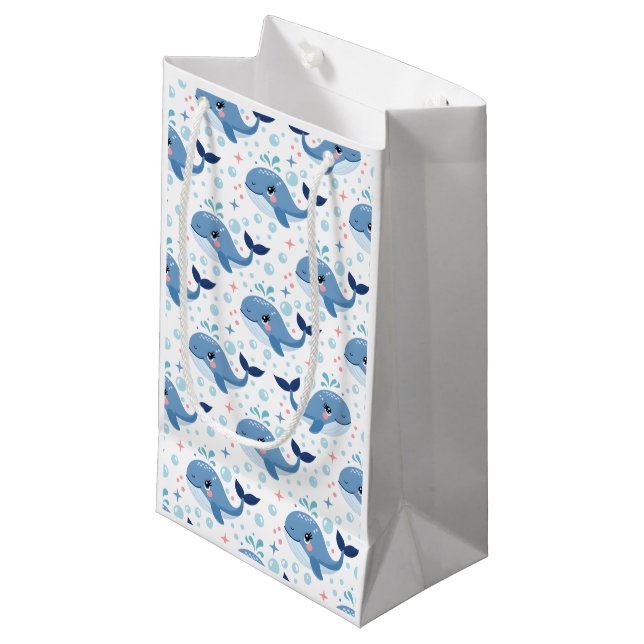 Bubbles & Fins Children's Birthday Whale Kleine Geschenktüte (Vorderseite Schrägansicht)