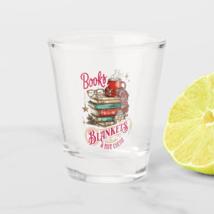 Bücher, Decken und heißer Kakao Schnapsglas