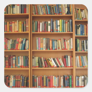 Bücherregalhintergrund Quadratischer Aufkleber