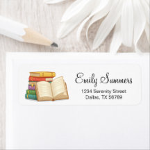 Bücherstapel und Buch