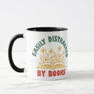 Bücherwurm lustig leicht abgelenkt durch Bücher Tasse