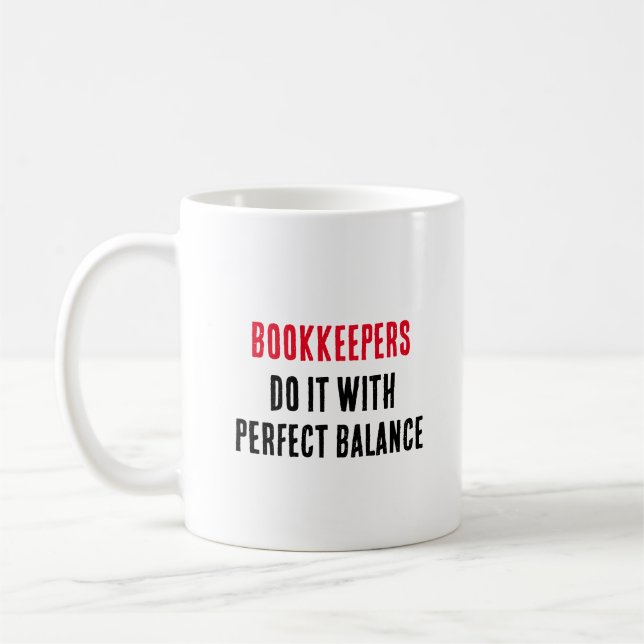 Buchhalter machen das mit perfektem Gleichgewicht Kaffeetasse (Links)