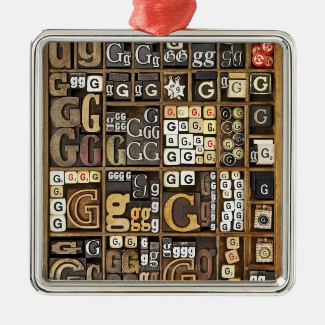 Buchstabe G Silbernes Ornament (Vorne)