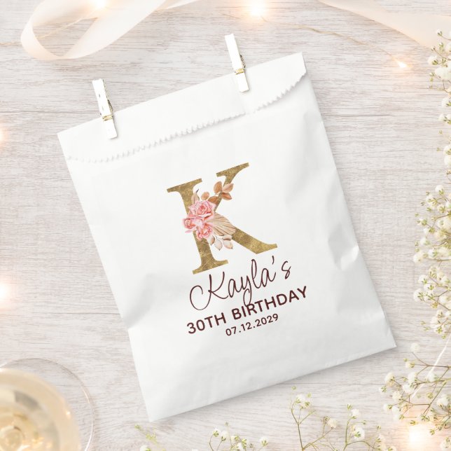 Buchstabe K Gold Monogramm Blush Rosa Rosen Geschenktütchen (Ausgeschnitten)