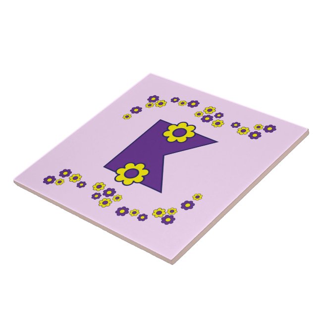 Buchstabe K in lila Monogramm Flores Fliese (Seite)
