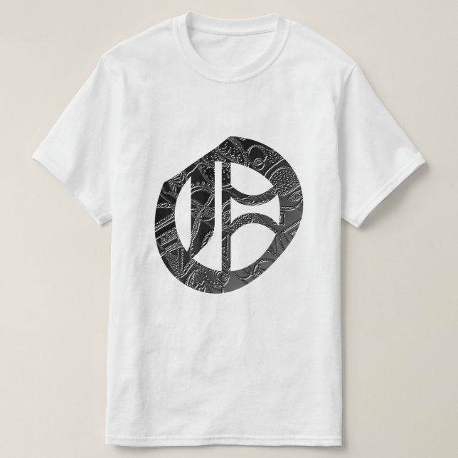 Buchstabe "O" im gotischen Stil T-Shirt (Design vorne)