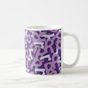 Buchstabe R lila Kaffeetasse
