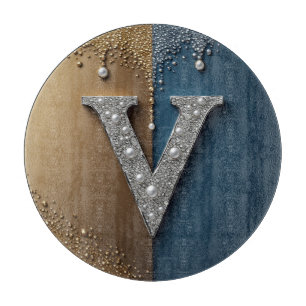 Buchstabe V Monogramm mit Diamanten Perlen Schneidebrett