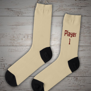 Buchstaben Spieler 1 in Deep Red auf Beige Socken