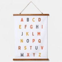 Buchstaben. Wandteppich mit Holzrahmen