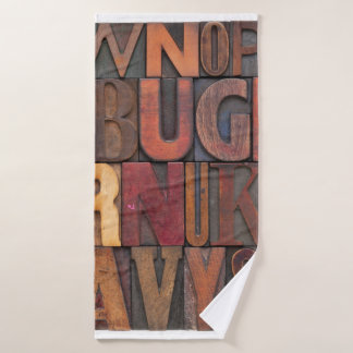 Buchstabenzufall - Vintages Buchstabenholz Badehandtuch
