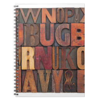 Buchstabenzufall - Vintages Buchstabenholz Notizblock