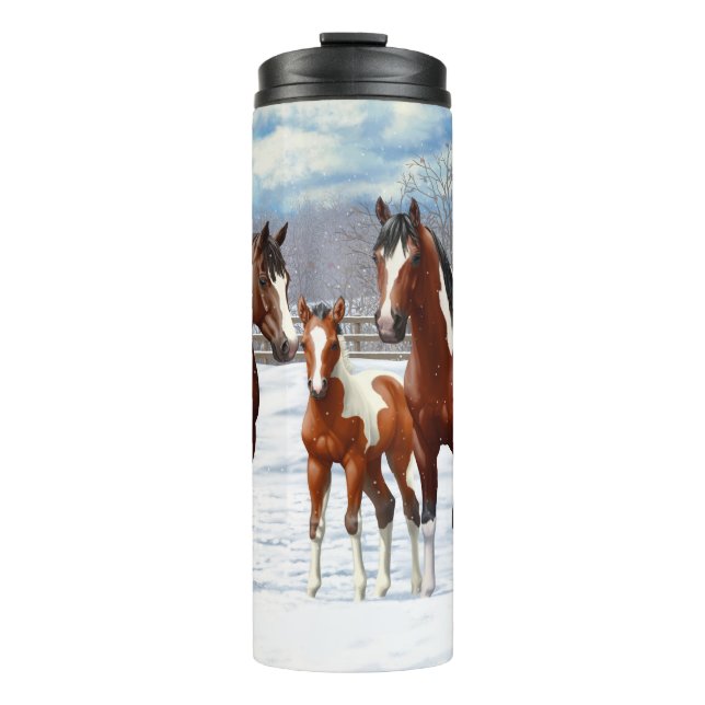 Bucht Pinto Paint Horns im Winter Schnee Thermosbecher (Vorderseite)