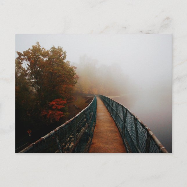 Buchten Bergdamm im Nebel Postkarte (Vorderseite)