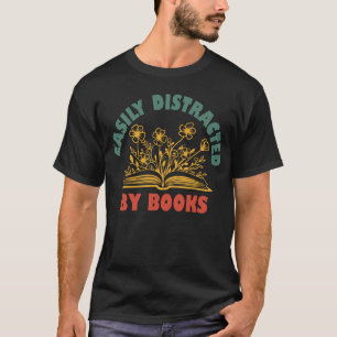 Buchwurm leicht von Büchern abgelenkt T-Shirt