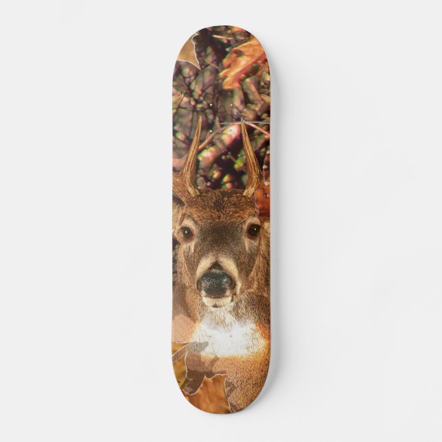 Buckeln in Herbst Camouflage Weiße Schwanz Hirsche Skateboard (Vorderseite)