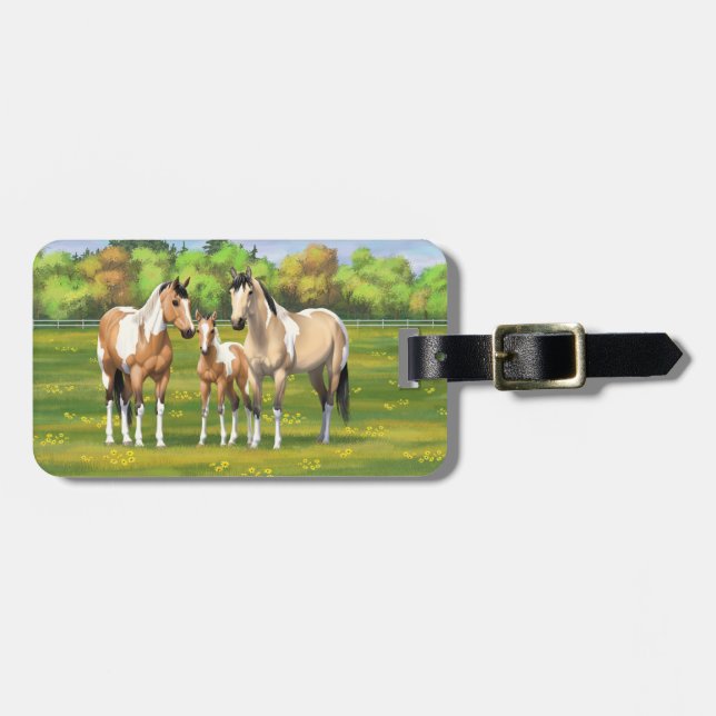 Buckskin Dun Pinto Paint Horses In Summer Pasta Gepäckanhänger (Vorderseite horizontal)