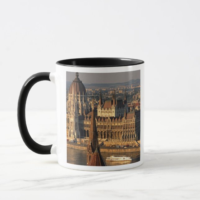 Budapest, Ungarn, Donau-Fluss, Parlament Tasse (Links)